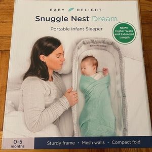 BNIB Unopened Baby Delight Snuggle Nest Dream Portable Infant Lounger/sleeper